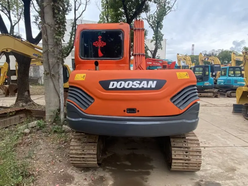 Escavadeira Doosan DX75 usada