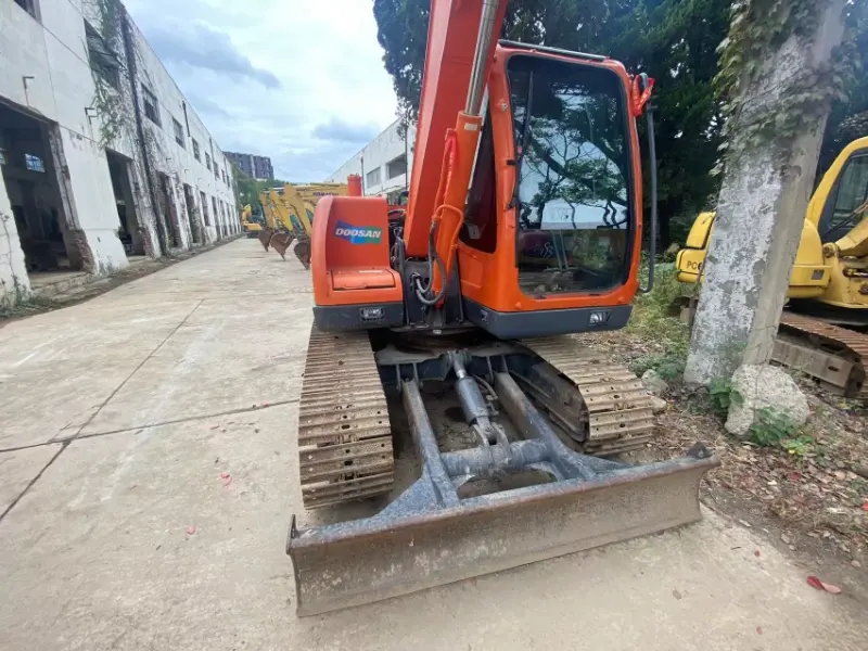 Escavadeira Doosan DX75 usada