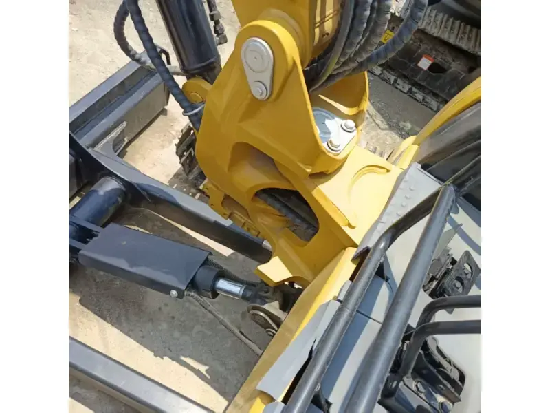 Miniescavadeira Caterpillar 340C