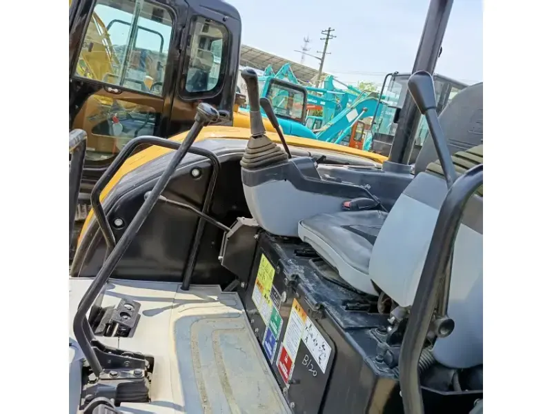 Miniescavadeira Caterpillar 340C