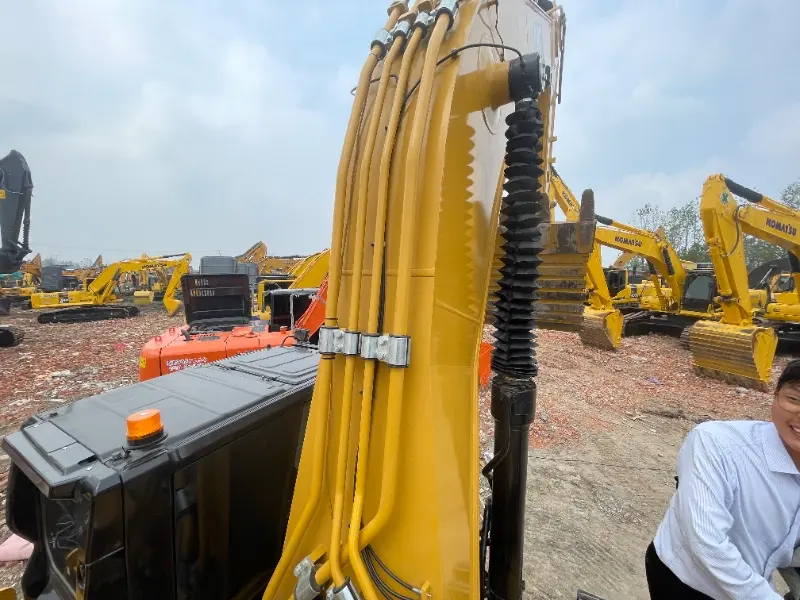 Escavadeira Caterpillar 336GC