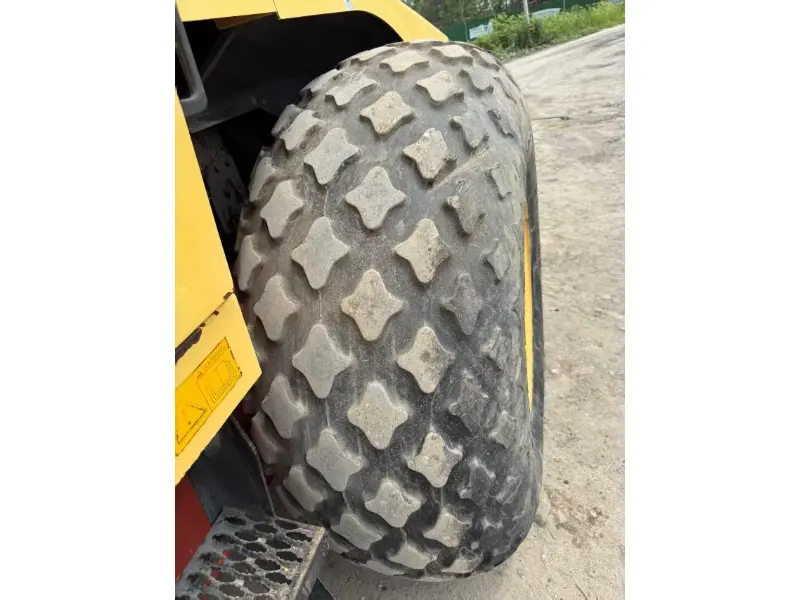 DYNAPAC CA402 Rollers