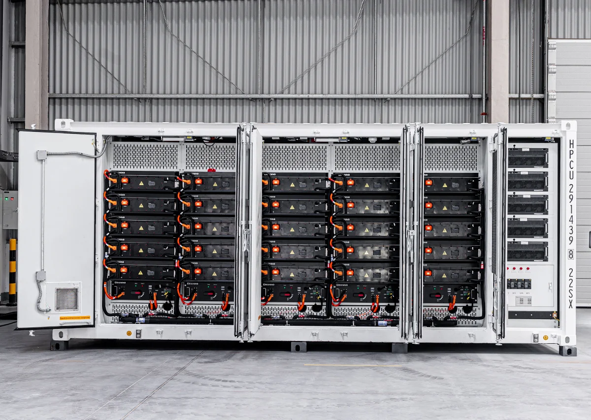 20ft liquid cooled outdoor battery cabinet internal view showing cell modules cooling pipes and BMS