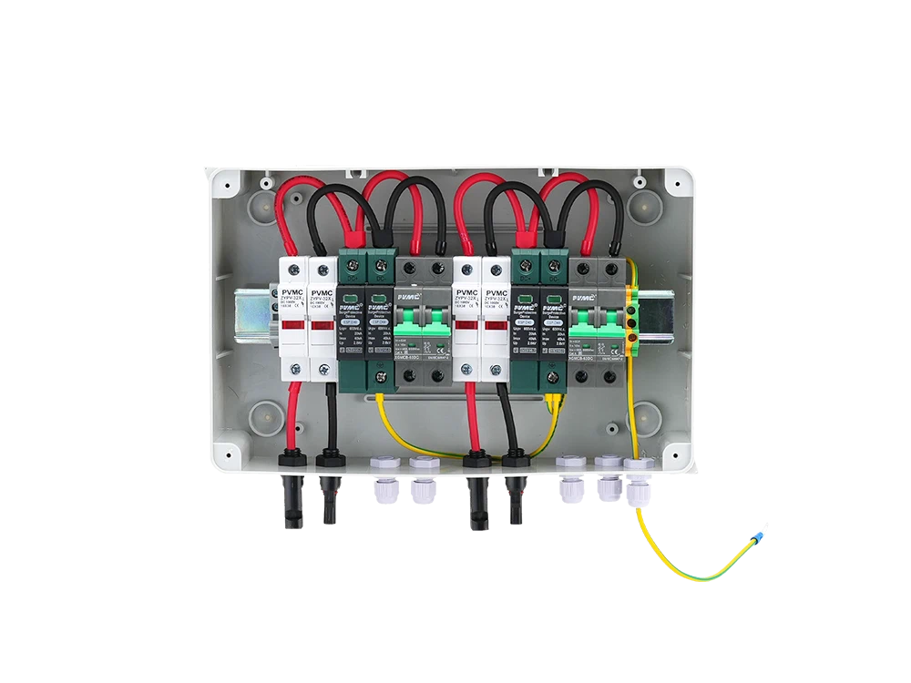 600V 2-in-2-out 2-in-1-out solar PV combiner box internal view – SPD surge protection module, input/output terminals, fuse-free busbar layout for multi-string solar connection with flexible output configuration