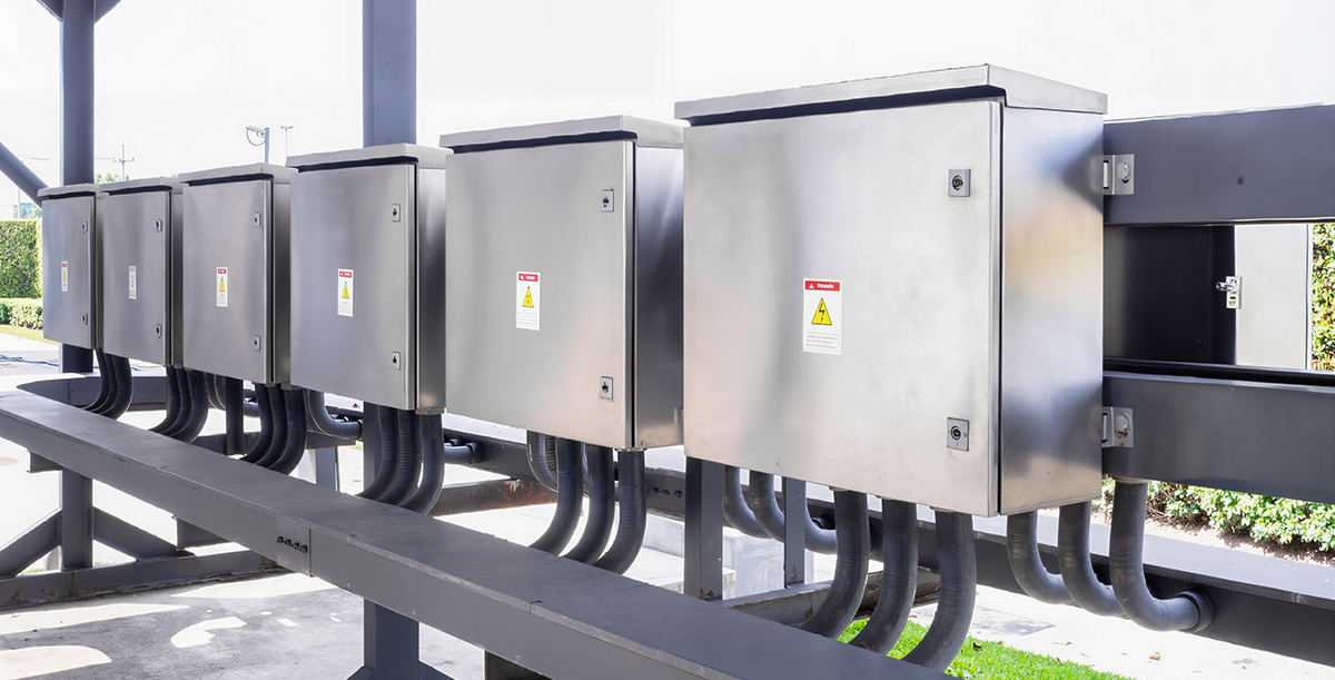 AC distribution box for solar PV storage system – Solvic Power AC distribution panel with circuit breakers, surge protection and main switch – residential and commercial energy storage electrical component