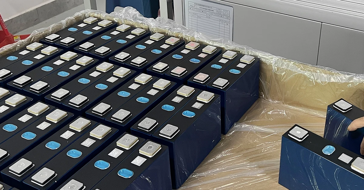 Lithium battery cell alternative display, different cell format highlighting quality and workmanship