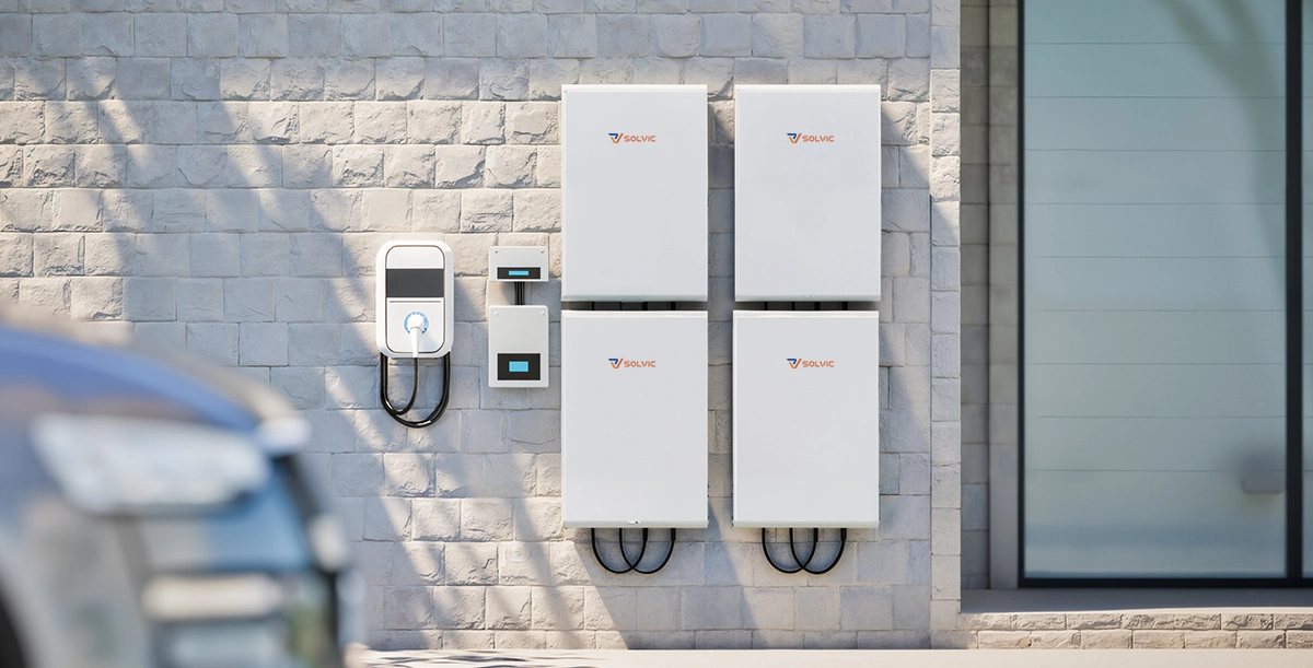 Solar PV EV charger installation – Solvic Power electric vehicle charging station powered by solar panels and battery storage – clean energy for sustainable transportation
