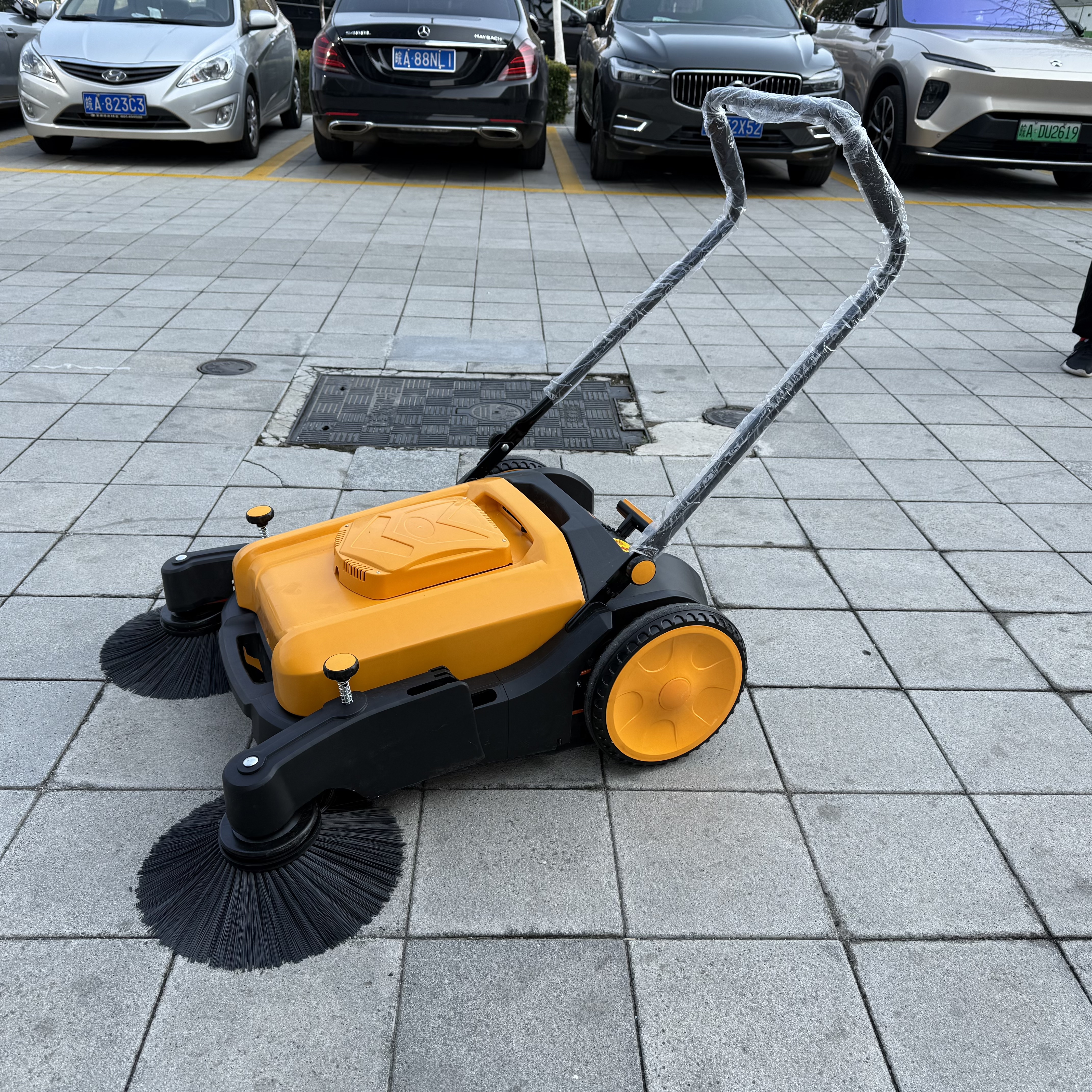 ST-M01 Manual Floor Sweeper | 1050mm Industrial Walk-Behind Sweeper