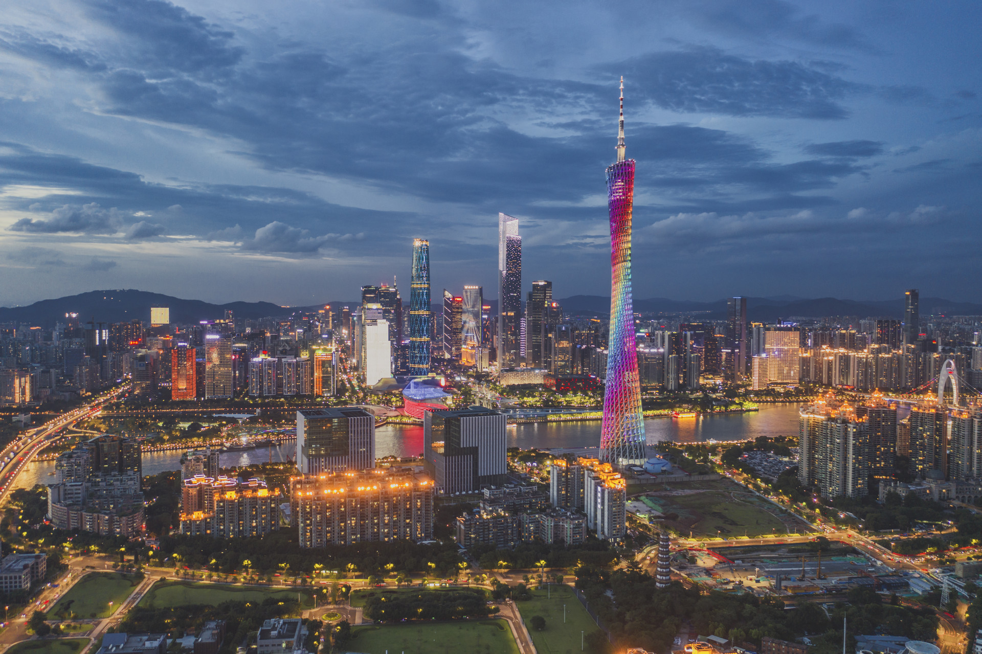 2025 Canton Fair Exhibition Experience: SUTO Floor Scrubber Appears on the World Stage