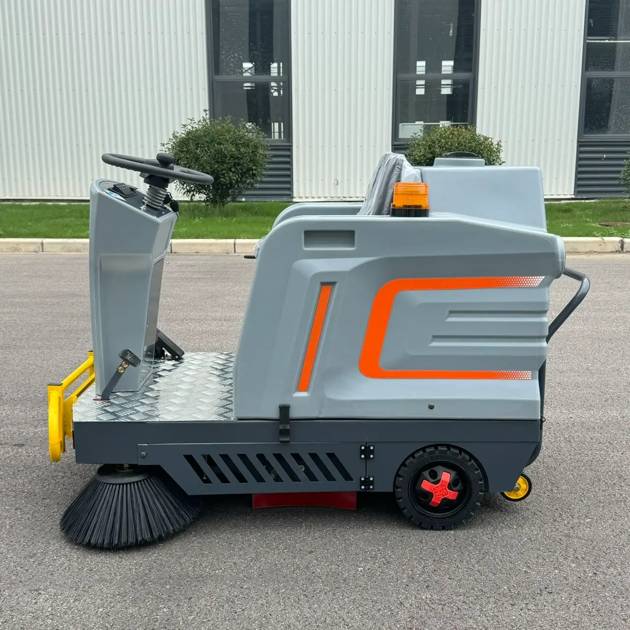 ST-1200-Industrial-Ride-on-Floor-Sweeper-Machine-side
