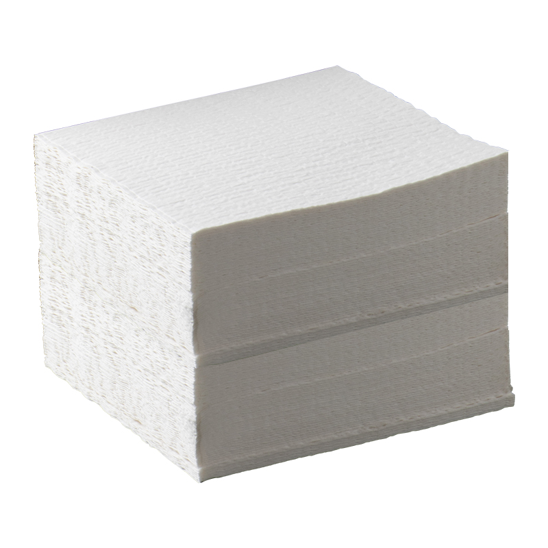 La serviette renforcée Scrim est faite de papier de pâte de bois pur à 3 ou 4 épaisseurs avec du fil de coton à l'intérieur pour le renforcement, elle est principalement utilisée comme composants pour les packs chirurgicaux comme essuie-mains en papier.