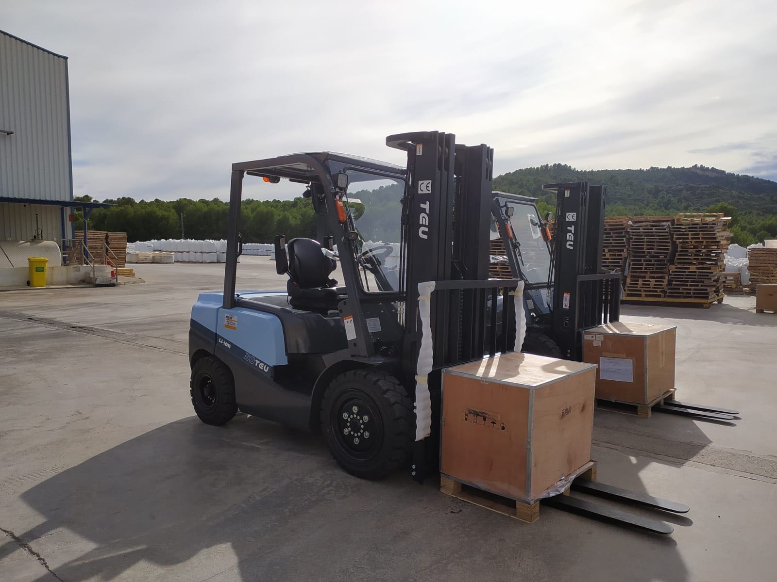 lithium battery forklift working principle and application field