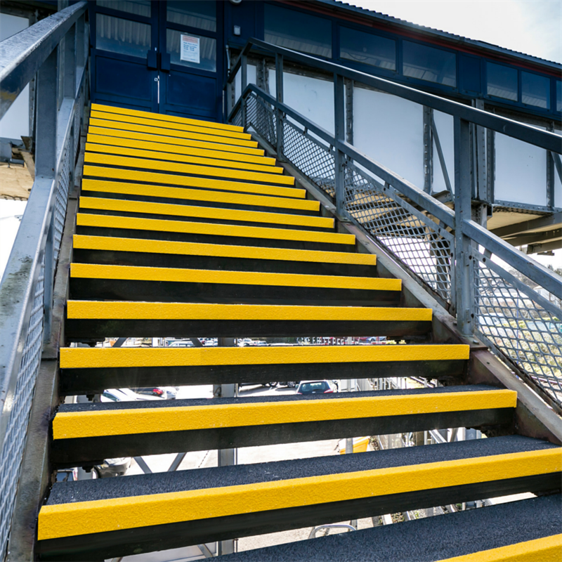 SlipGrip 重型防滑楼梯踏板盖