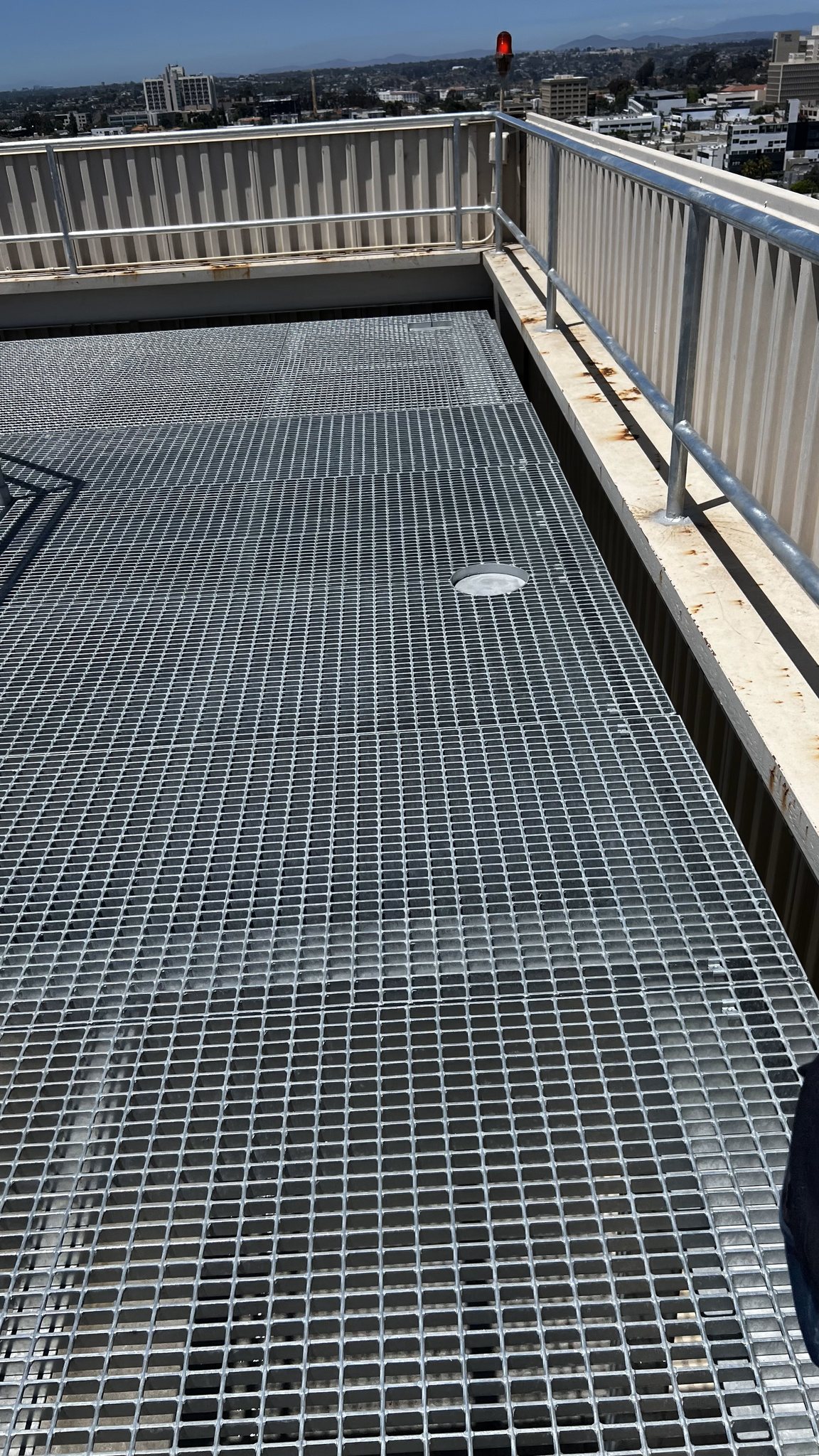 Applicazione della griglia sul tetto dell'appartamento