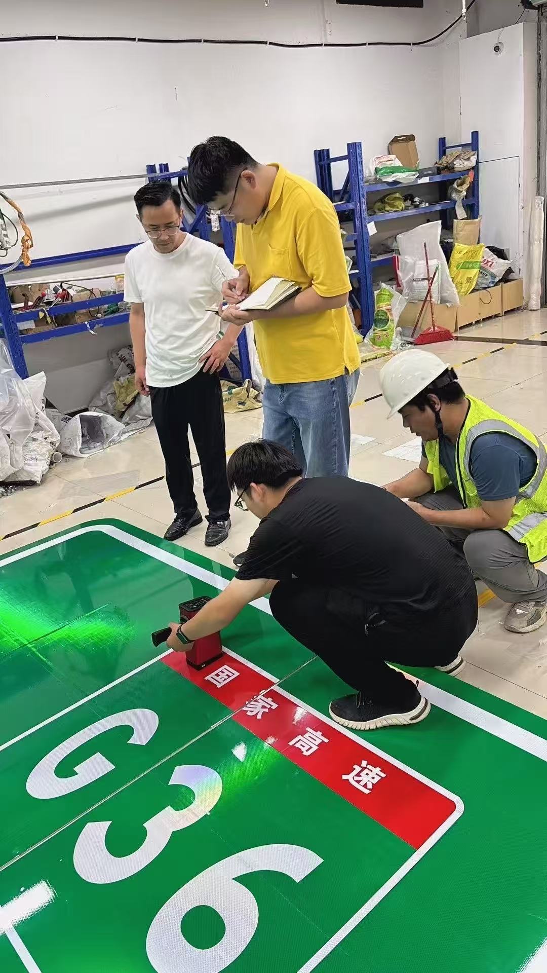 고속도로 표지판 프로젝트: 정밀 검사와 고품질 제품의 완벽한 조합