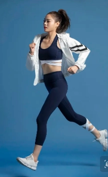 Un film adhésif thermofusible hautement élastique remodèle les vêtements de yoga