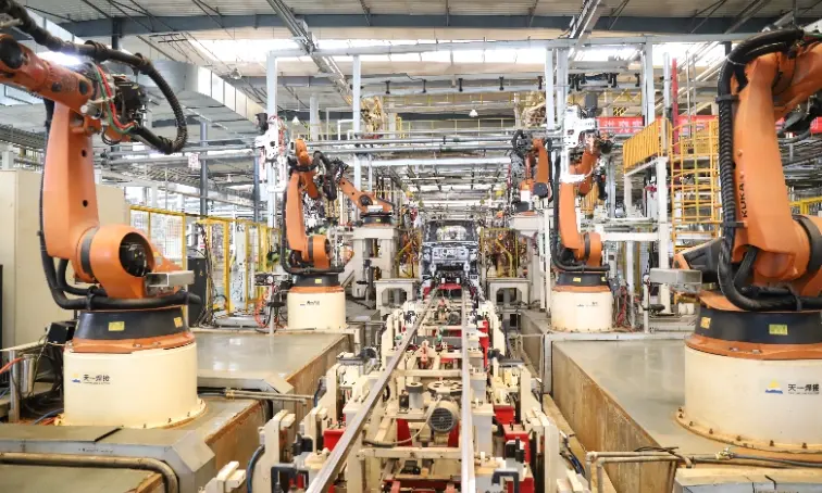 Automated welding production line for the main body of automotive body panels