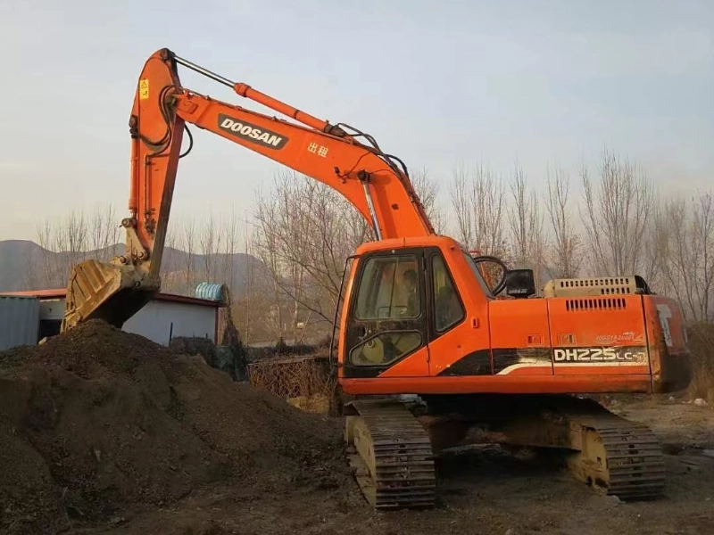 Used Doosan225 excavator