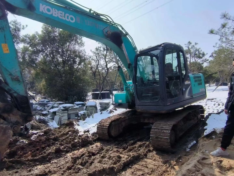 Used Kobelco140 excavator2