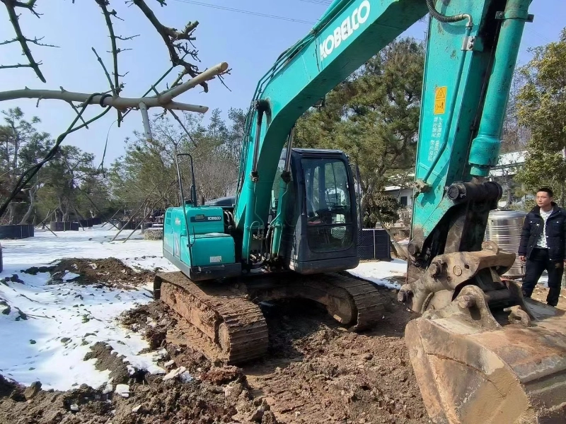 Used Kobelco140 excavator4