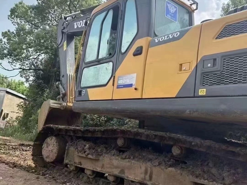 Used Volvo200 excavator1