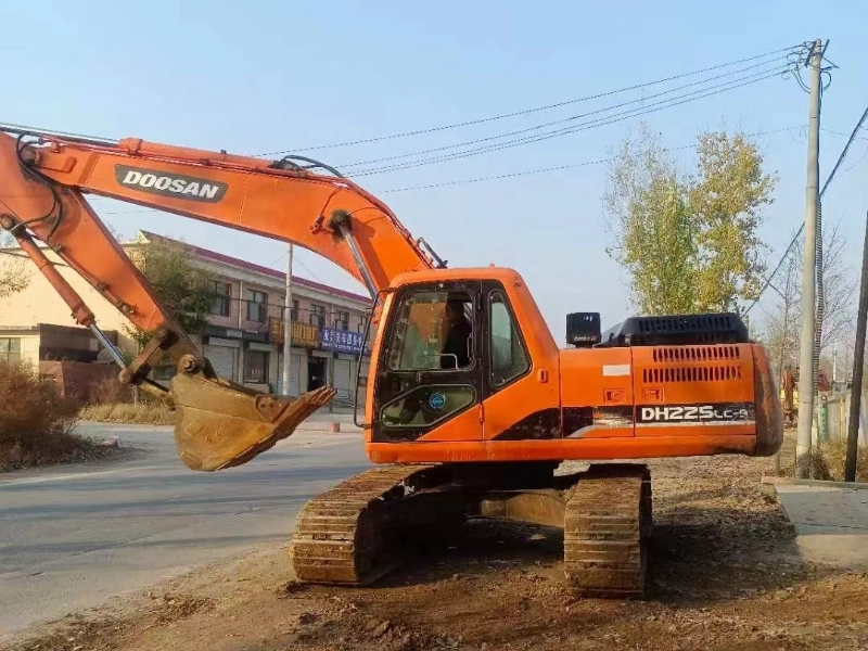 escavadeira Doosan 225 usada