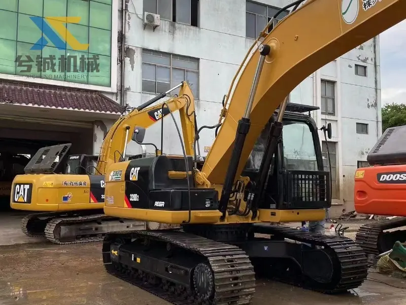 Caterpillar 320D2-7 Competitive Price Second-Hand tracked excavator (27)