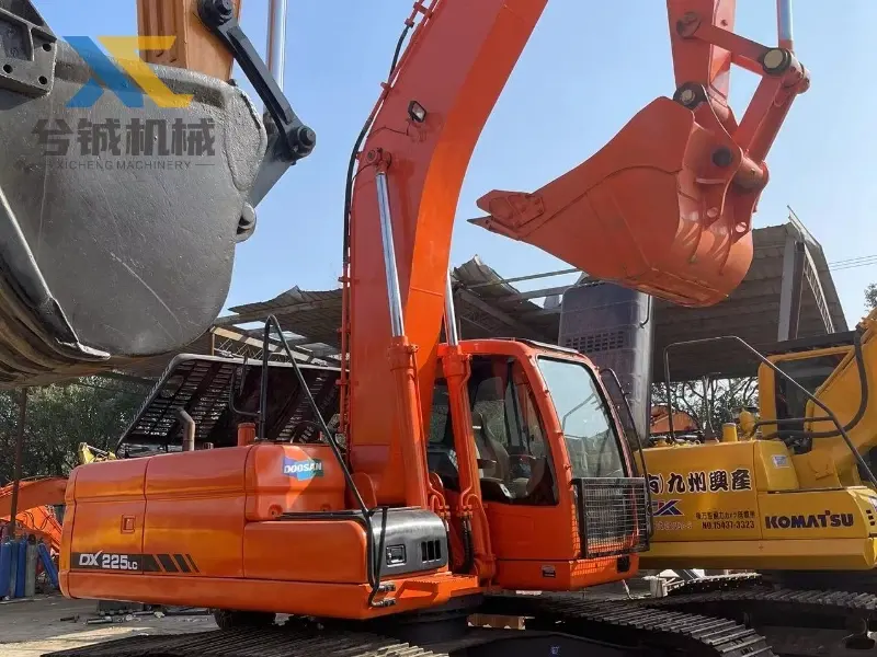 Doosan Excavators DX225LCA Crawler Dig Machine For Sale