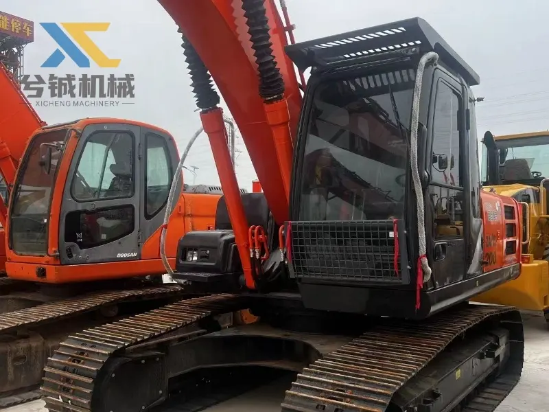 Second-hand Hitachi ZX200a Digger