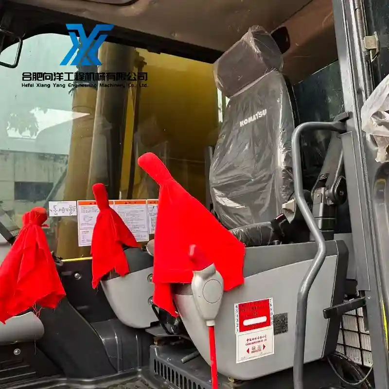 Good Condition Used Komatsu PC220 Medium Excavator For Sale 1