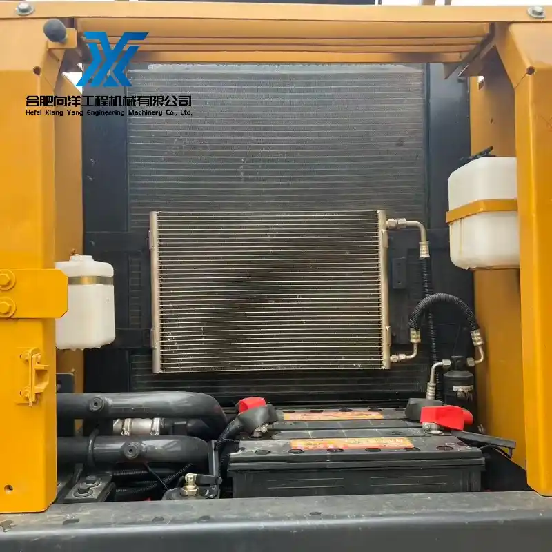 Second Hand XCMG XE215DA Medium Excavator Stable Performance Efficient Earthmoving Equipment 5