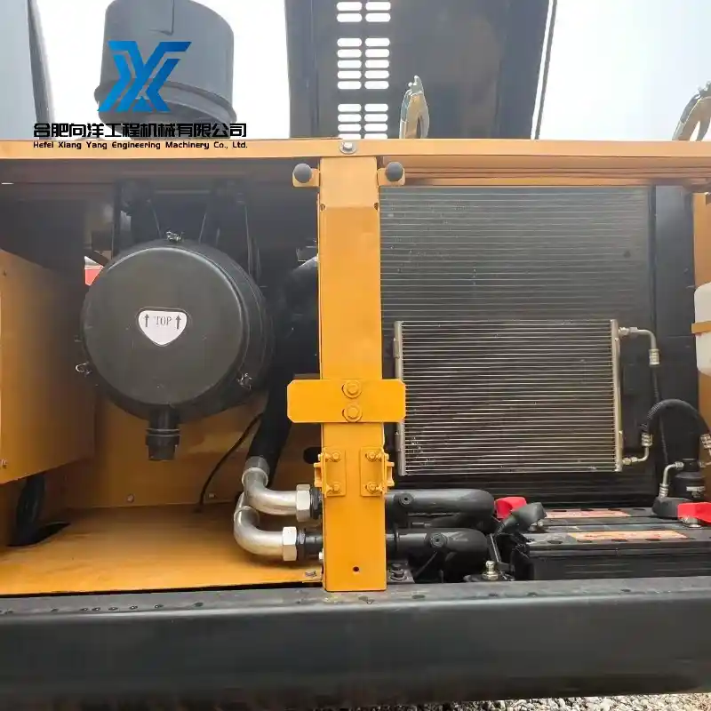 Second Hand XCMG XE215DA Medium Excavator Stable Performance Efficient Earthmoving Equipment 9