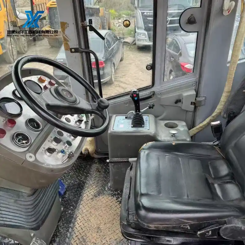 Second hand XCMG XS223J 22T Road Compactor Strong Power Stable Performance Low Working Hours 4