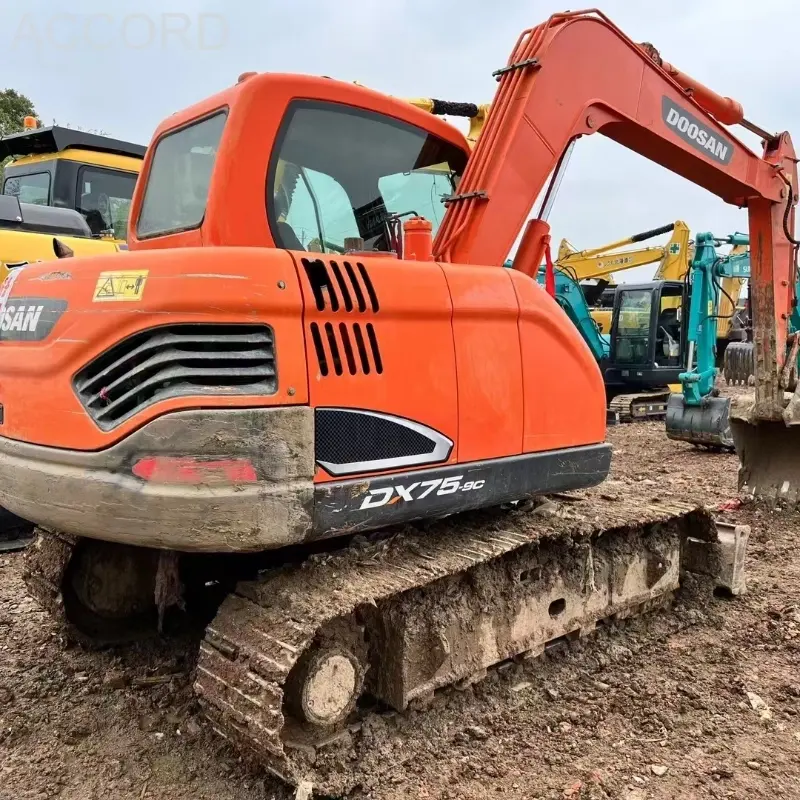 Escavadeira usada Doosan DX75 (2)