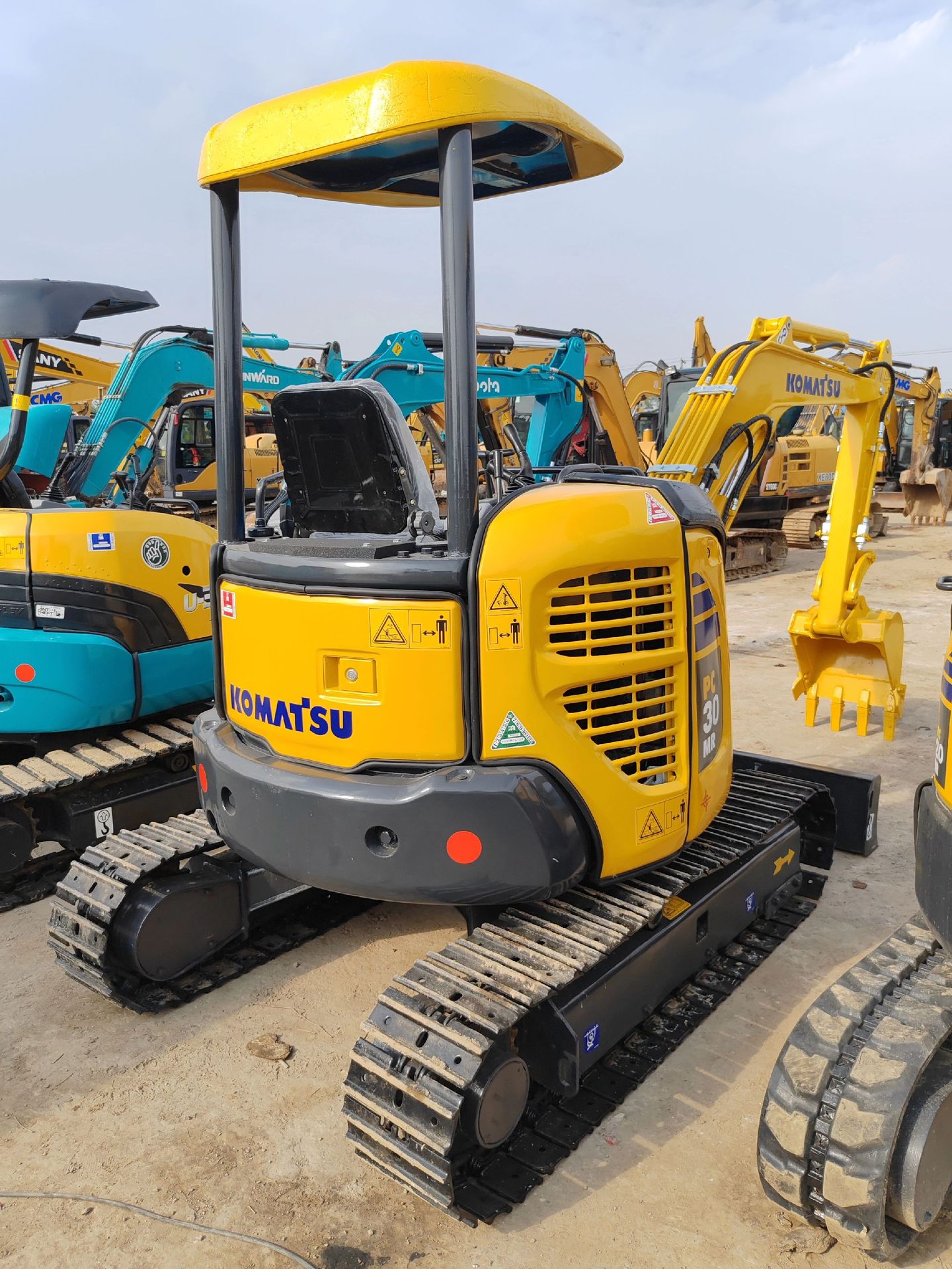 Need a nimble excavator for tight spaces? This used Komatsu PC30, a Japan-original mini model, excels in landscaping, yard work, and small construction. Its tight-swing design navigates narrow sites easily, while the well-maintained engine delivers steady power. Fully inspected with minimal wear, it’s cost-effective for small businesses. Contact us for specs and pricing now!