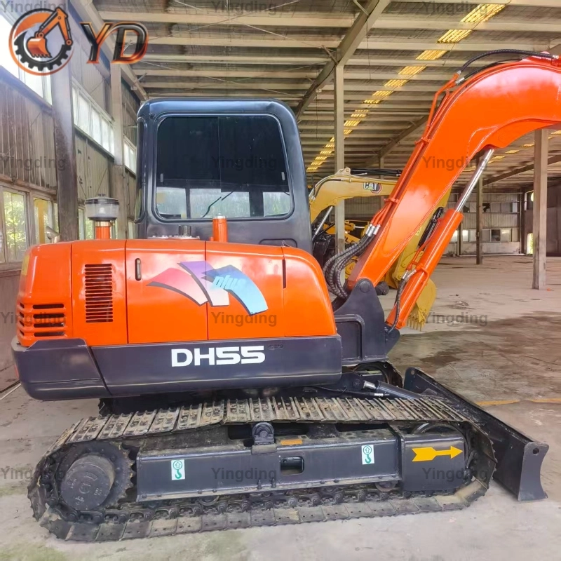 В хорошем состоянии, подержанный компактный экскаватор DOOSAN DX55, высокопроизводительная землеройная машина с оптимальным соотношением цены и качества.