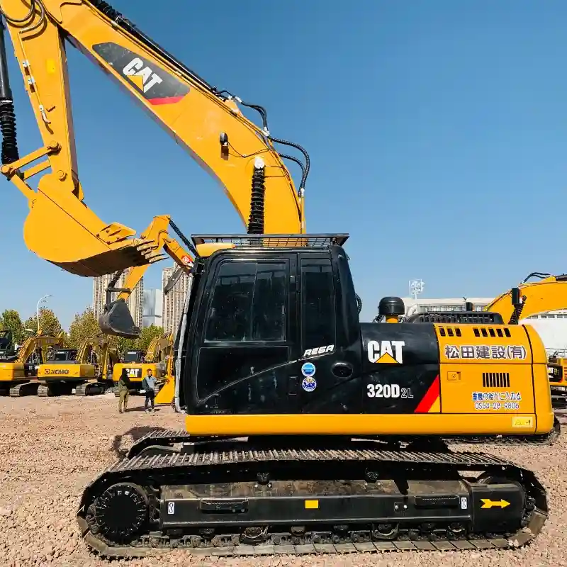 Rainy Season Construction Used Crawler vs. Wheel Excavators
