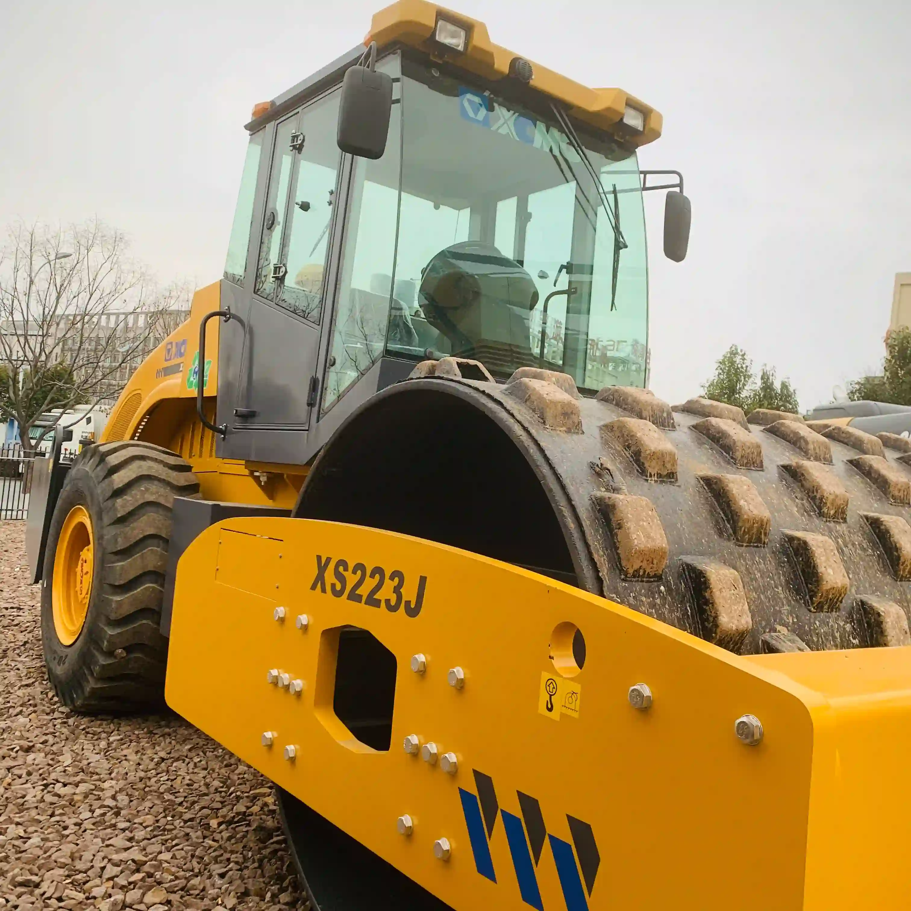 Good Condition Second-hand XCMG XS223J Road Roller with Rubber Block Roller Durable Road Construction Equipment Supplier
