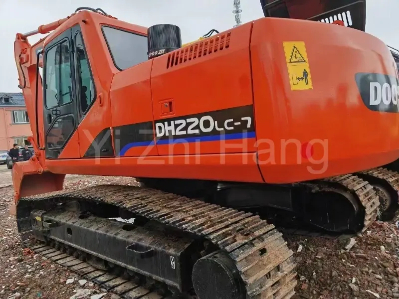 Second hand DOOSAN DH220 heavy earth moving machine