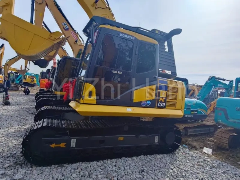 KOMATSU 130 Гусеничный экскаватор б/у