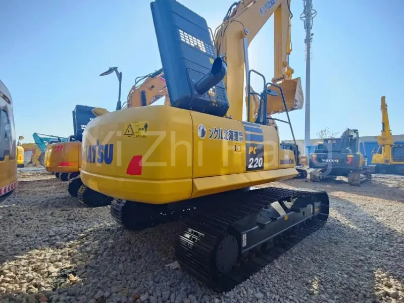 KOMATSU 220-8 В наличии дешевые экскаваторы