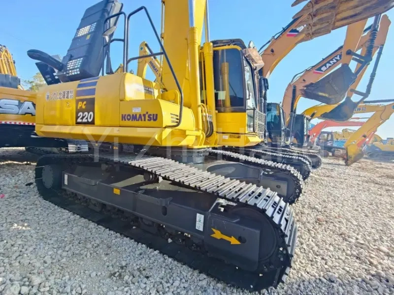 KOMATSU 220-8 Гусеничный экскаватор б/у