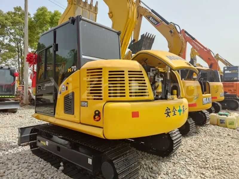 KOMATSU 70 Доступны дешевые экскаваторы