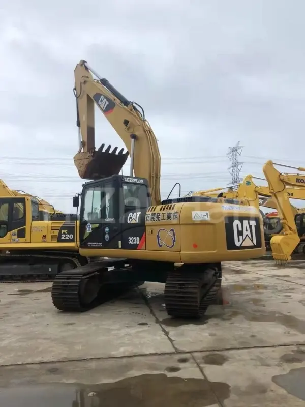 Excavadora Caterpillar sobre orugas 323D usada