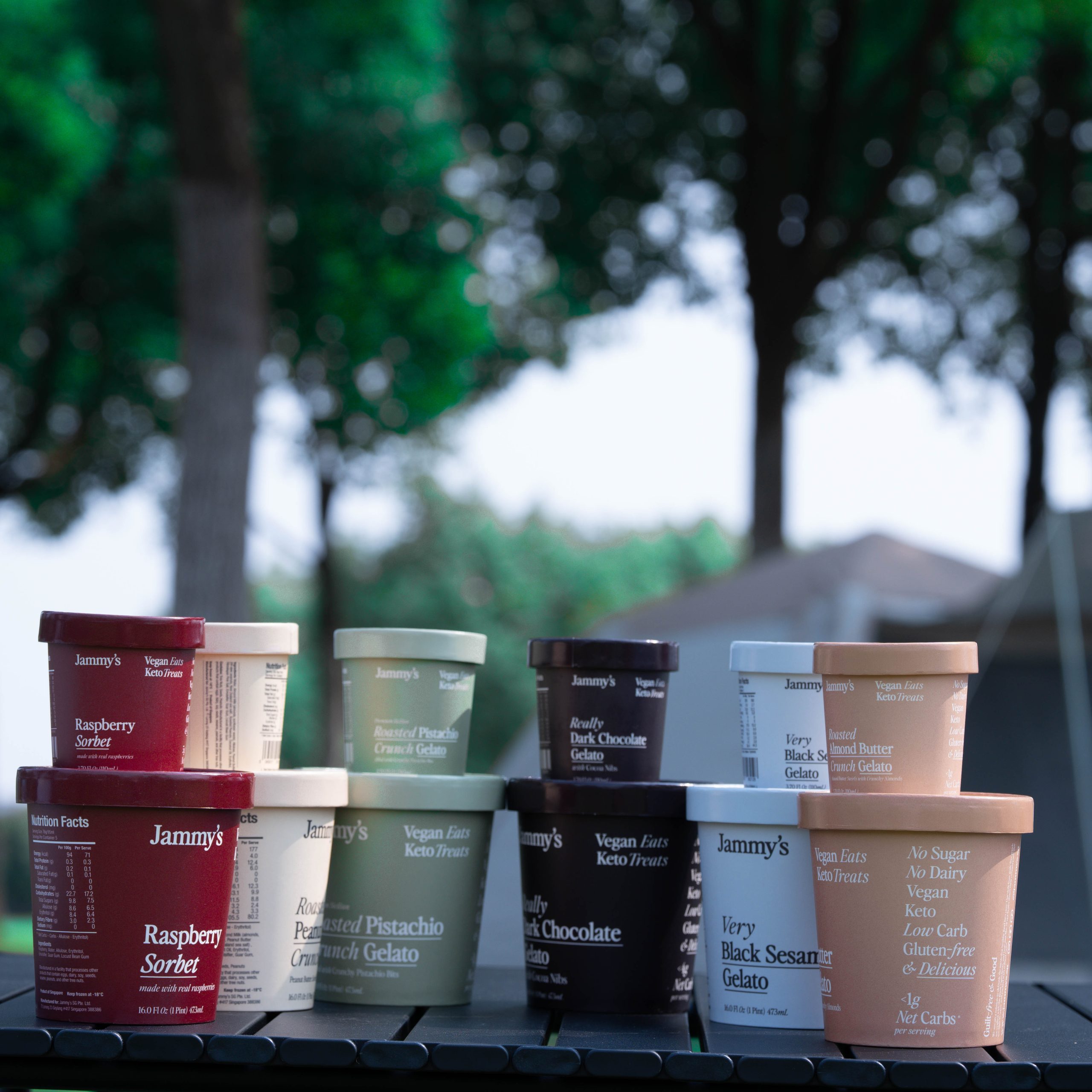 taza de helado marrón