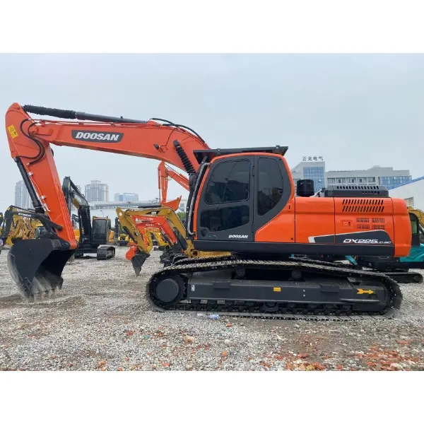 Новый, поступивший в продажу в 2024 году, оригинальный б/у Doosan DX225 хорошего качества.