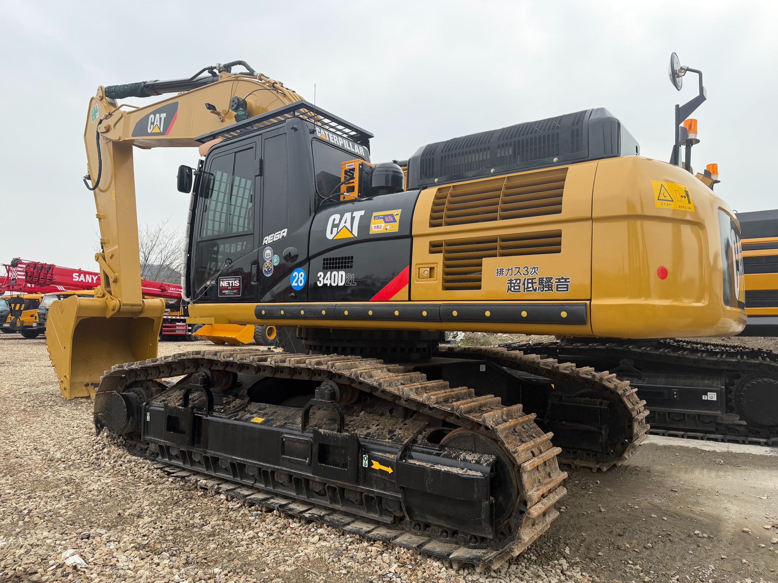 حفارة هيدروليكية مستعملة من طراز كاتربيلر 340D2l بحالة جيدة للبيع