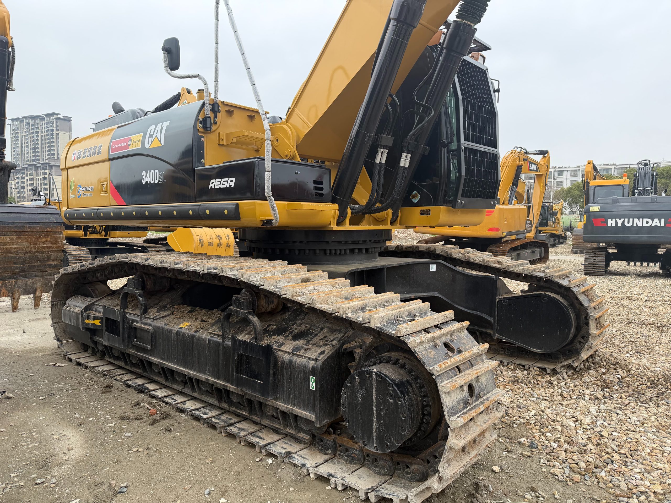 حفارة هيدروليكية مستعملة من طراز كاتربيلر 340D2l بحالة جيدة للبيع