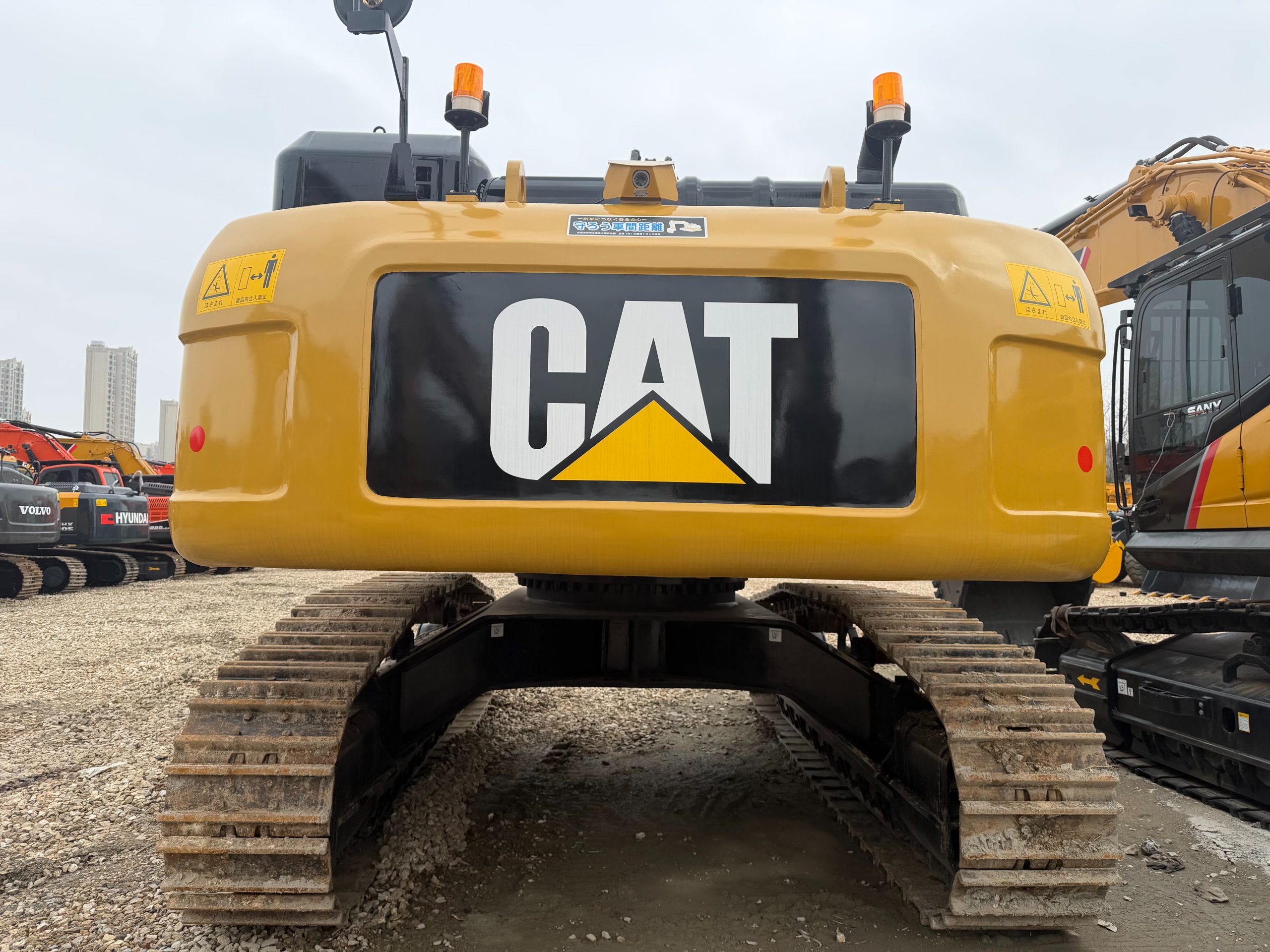 حفارة هيدروليكية مستعملة من طراز كاتربيلر 340D2l بحالة جيدة للبيع