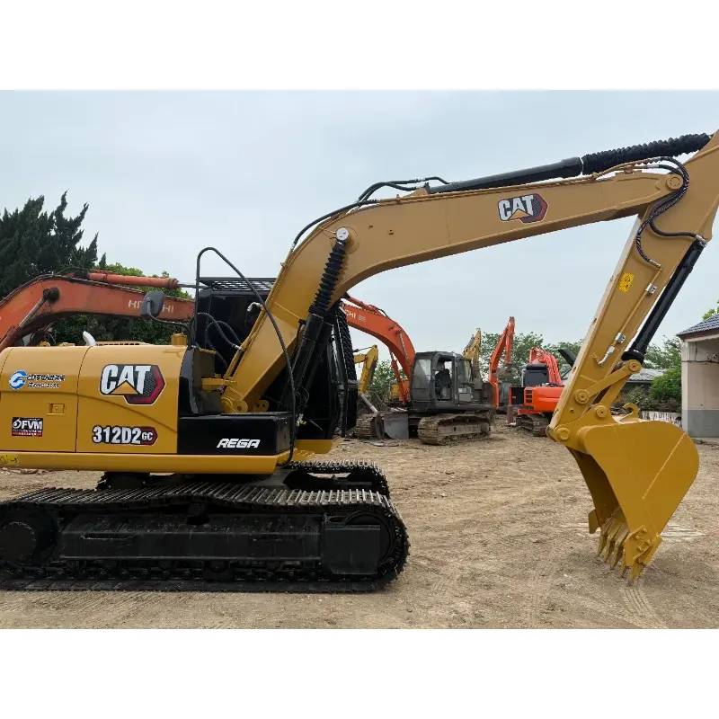 Продается подержанный экскаватор Caterpillar 312D2. Надежный, долговечный, готов к работе.